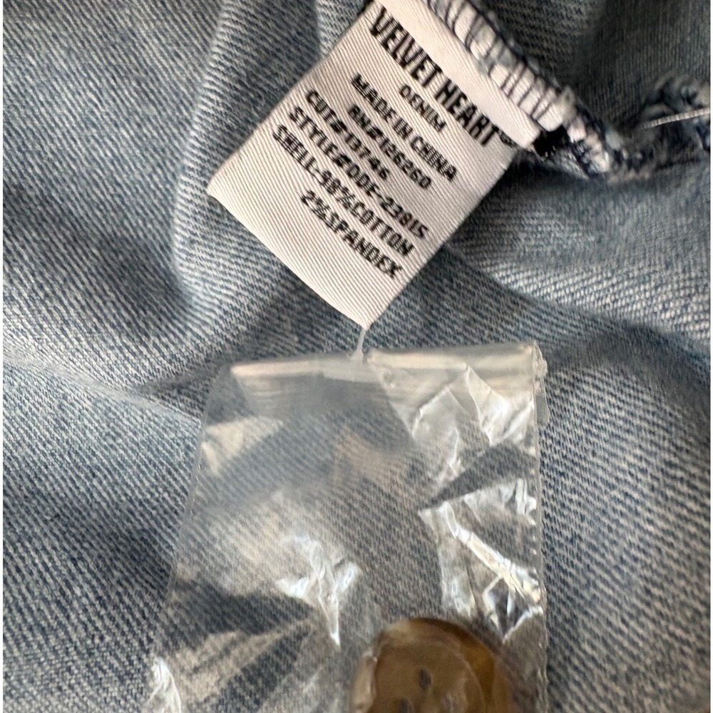 NWT Velvet Heart Denim Short Sleeve Button Down Shirt Medium Wash Blue | XL - Picture 4 of 6